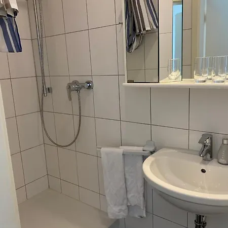 Zur Sonne Мини-отель Родт-под-Ритбургом